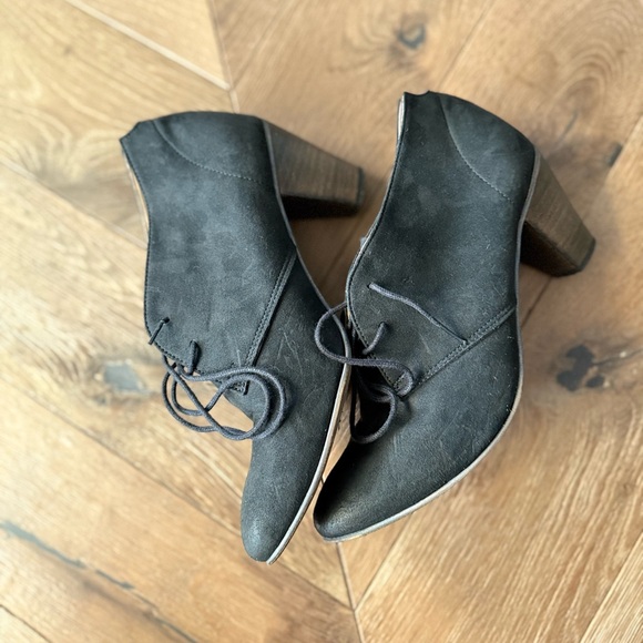 Witchy Black Lace-Up Heels / Booties - Picture 8 of 10